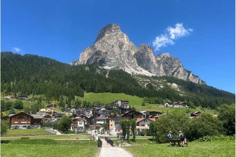 vista da montanha em Corvara in Badia nas dolomitas