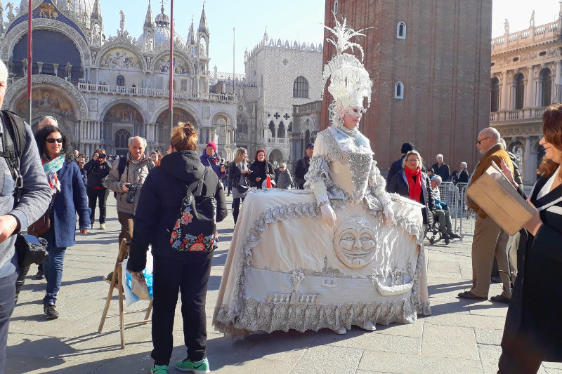 Fantasia do Carnaval de Veneza na Piazza san Marco
