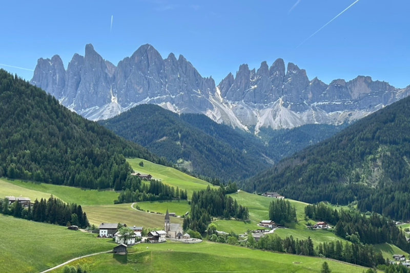 vila de santa magdalena nas dolomitas